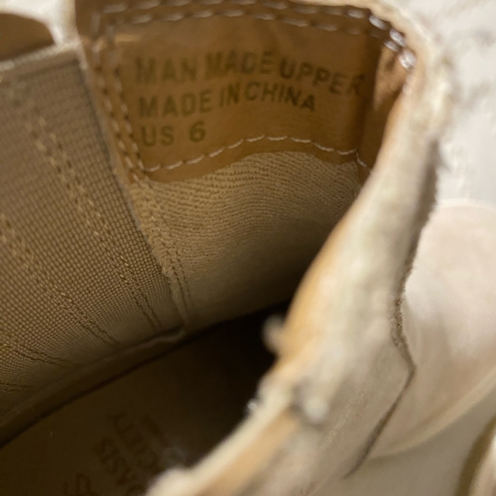 NWT Oasis Society Anastasia Lug Chelsea Beige Ankle Boots w/Chunky Heel size 6 - Picture 3 of 7
